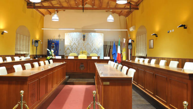 Vittoria, giunta senza maggioranza. L’opposizione esce dall’aula, bilancio approvato con 10 voti