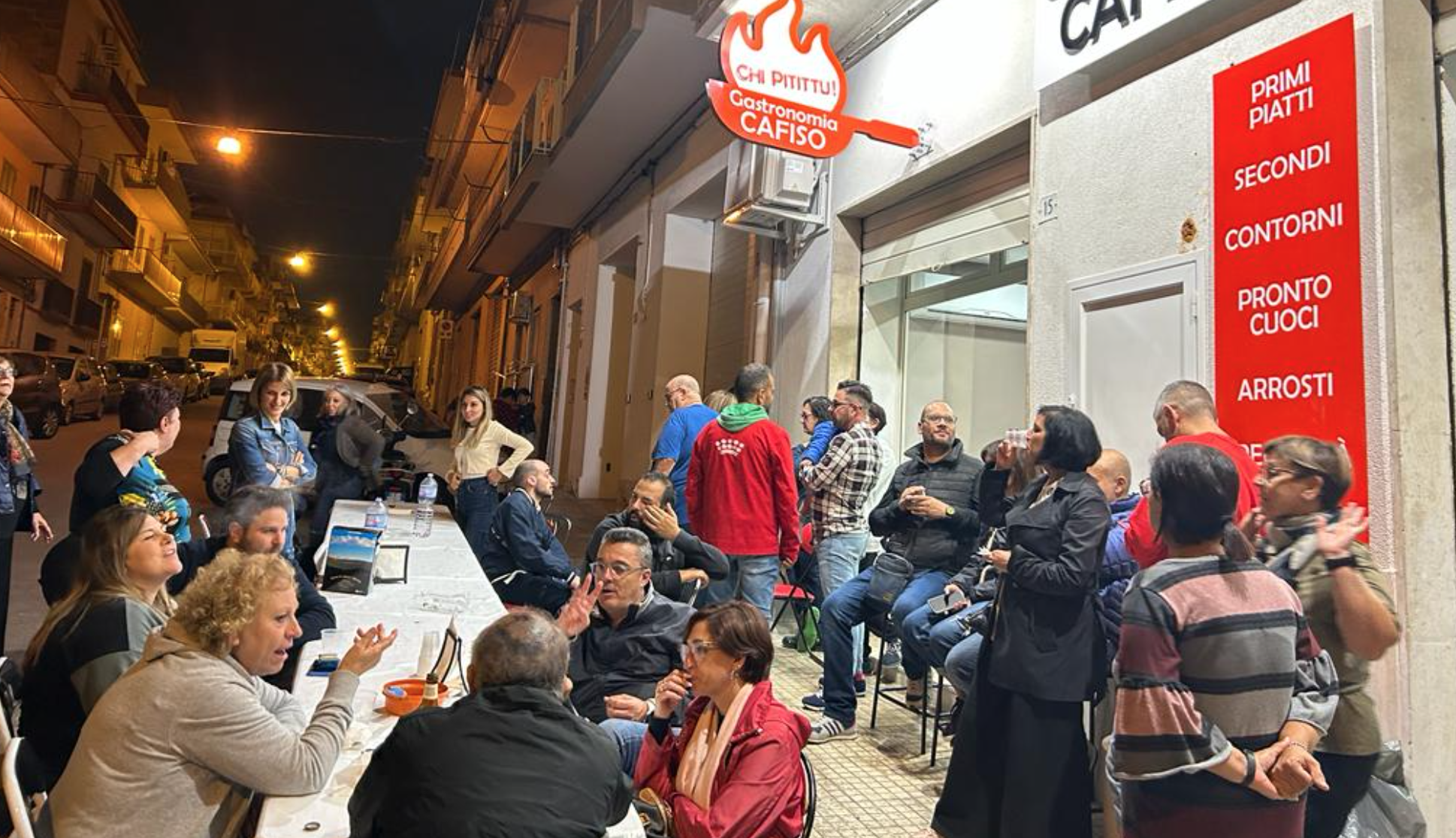 Compie un anno di attività e fa festa per il quartiere. Porchetta e panini. A Ragusa