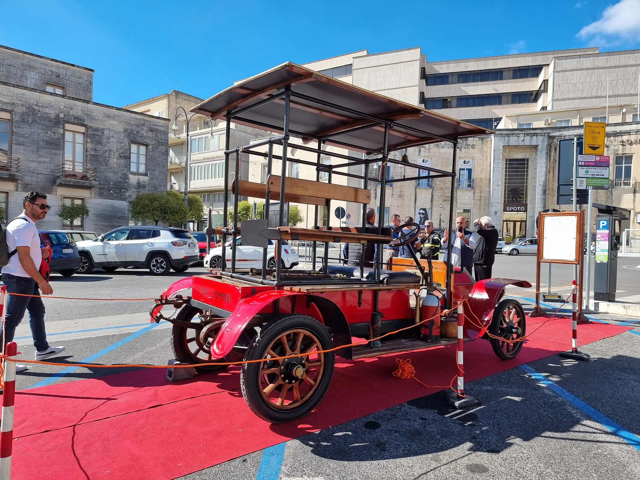 I pompieri d’epoca. Ecco alcuni mezzi esposti a Ragusa