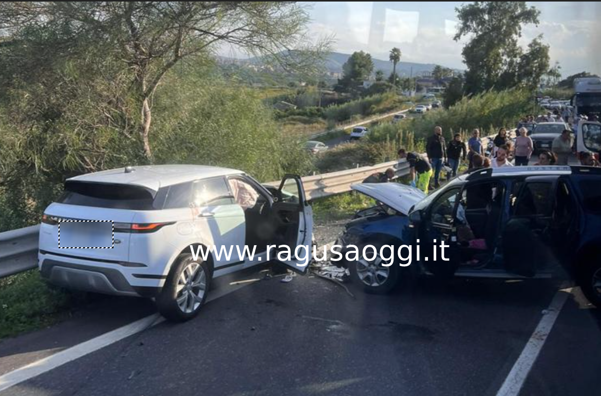 Incidente sulla Ragusa – Catania: 10 feriti tra cui alcuni ragusani. Anche una bambina di 16 mesi. VIDEO