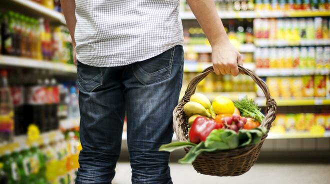 Cala la spesa delle famiglie italiane: -1,2%, carrello sempre più vuoto