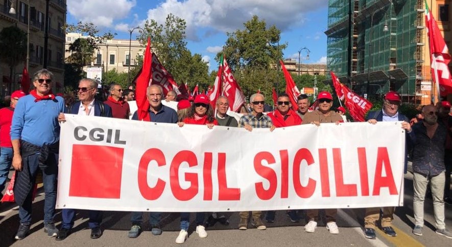Caro bollette. La CGIL di Ragusa manifesta a Palermo: “Le priorità del governo sono i rave party e i migranti?”. VIDEO