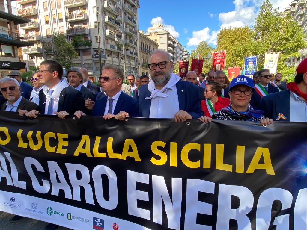 Manifestazione a Palermo contro il caro-bollette, La Confcommercio: “Questo è solo l’inizio”
