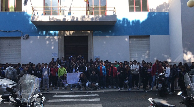 A Vittoria, in sciopero i ragazzi dell’Istituto alberghiero Guglielmo Marconi. VIDEO
