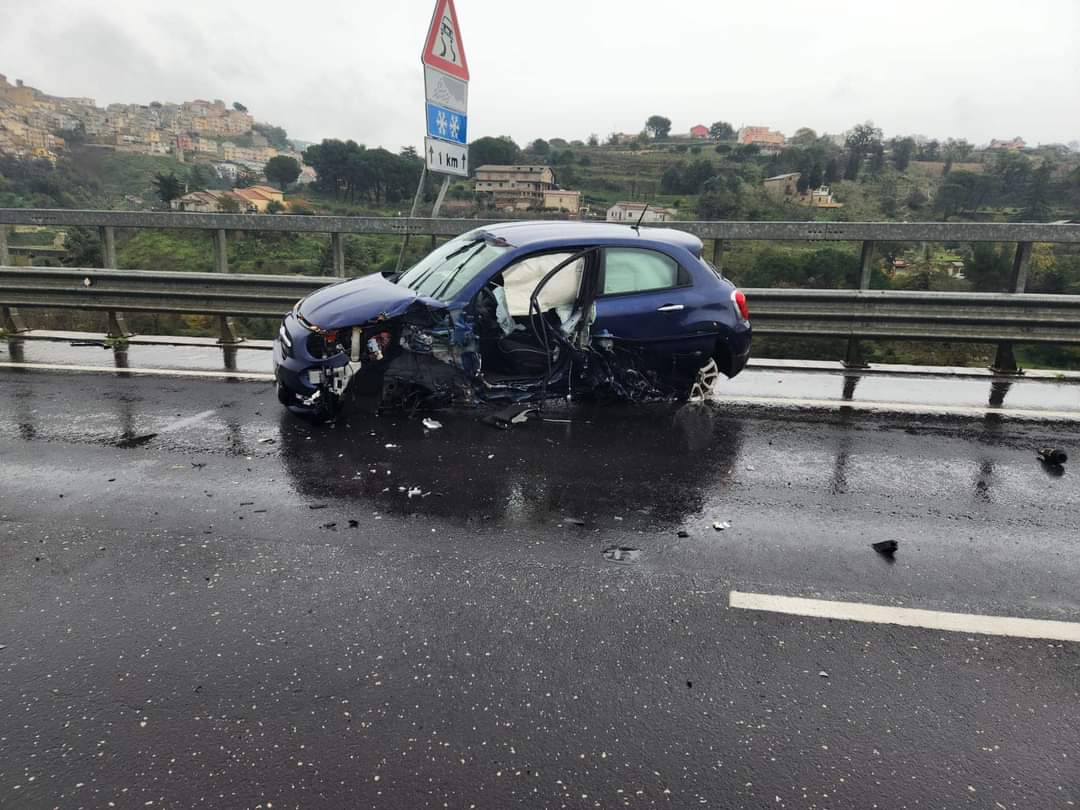 Incidente Sulla 117 Bis Per Gela Ci Sono Feriti Ragusa Oggi