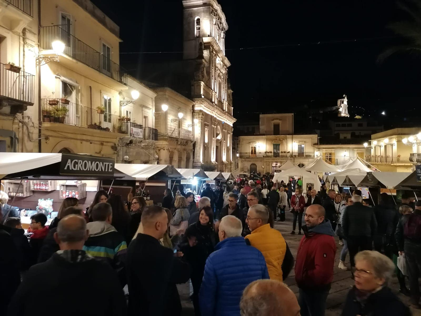 Tutti pazzi per l’olio extravergine d’oliva di Chiaramonte: in archivio la quinta edizione di Olio e NonS’Olio ma è solo un arrivederci. Ora, si pensa al tartufo