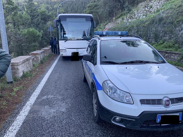 L’Ast precisa: “Il mezzo in panne perchè in nottata rubati 190 litri di gasolio”