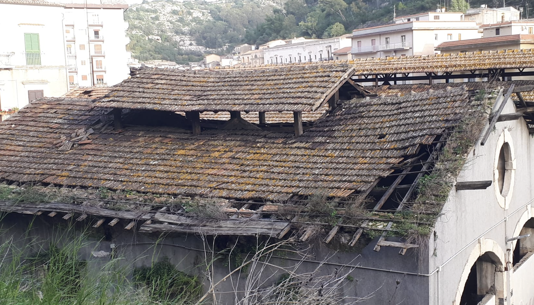 La storica stazione ferroviaria di Modica sempre più dimenticata da Ferrovie dello Stato e dalle istituzioni.