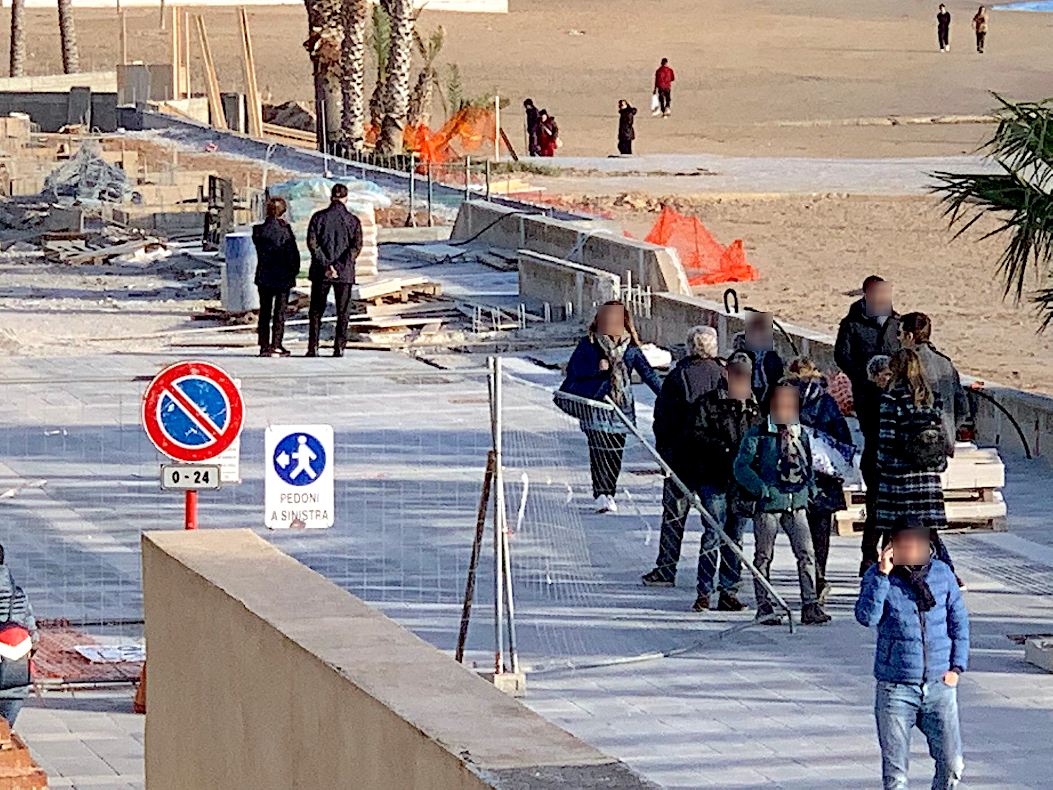 Passeggiata domenicale tra il cantiere. Lungomare cercasi