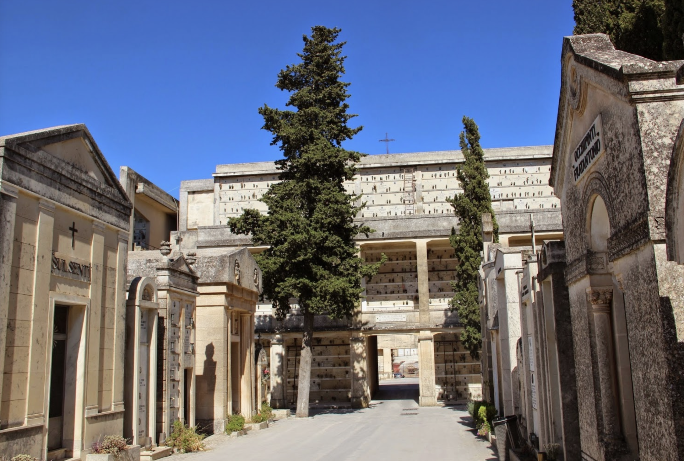 “Servono 1,7 milioni per il progetto del cimitero ma Schifani ancora non riceve Modica”: il Comitato alza lo scontro