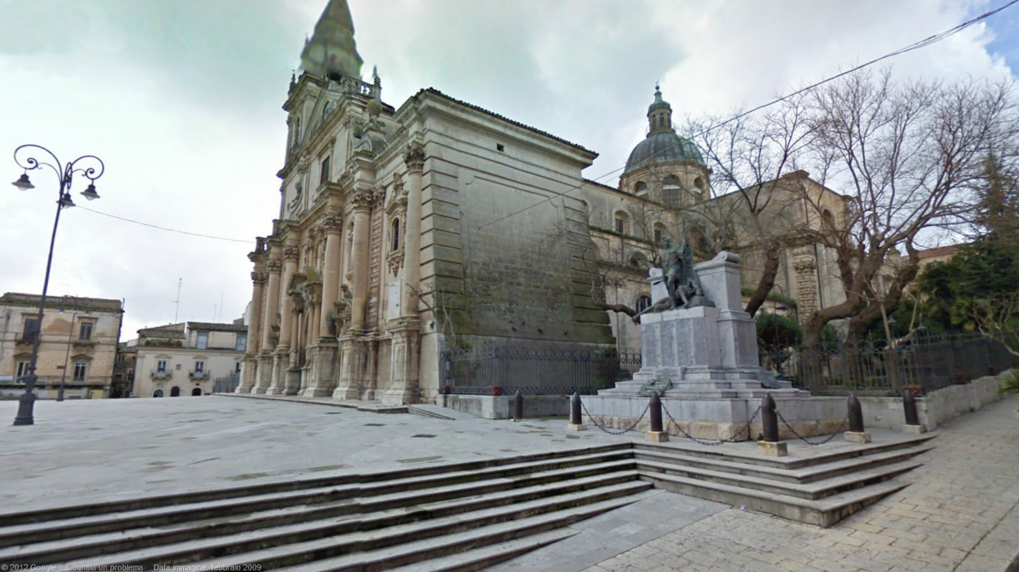 “Il monumento ai Caduti è un cesso all’aperto”. La denuncia di Confimprese