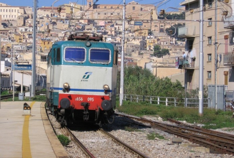 Treni. La Agrigento-Palermo? Lenta, in ritardo e hanno pure aumentato i prezzi