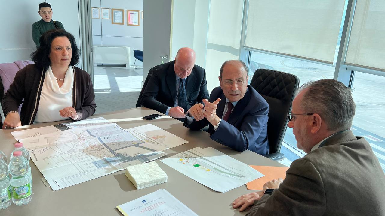 Futuro per aeroporto di Comiso? Ci faremo volare ortaggi e fiori. Ritorna l’ipotesi cargo