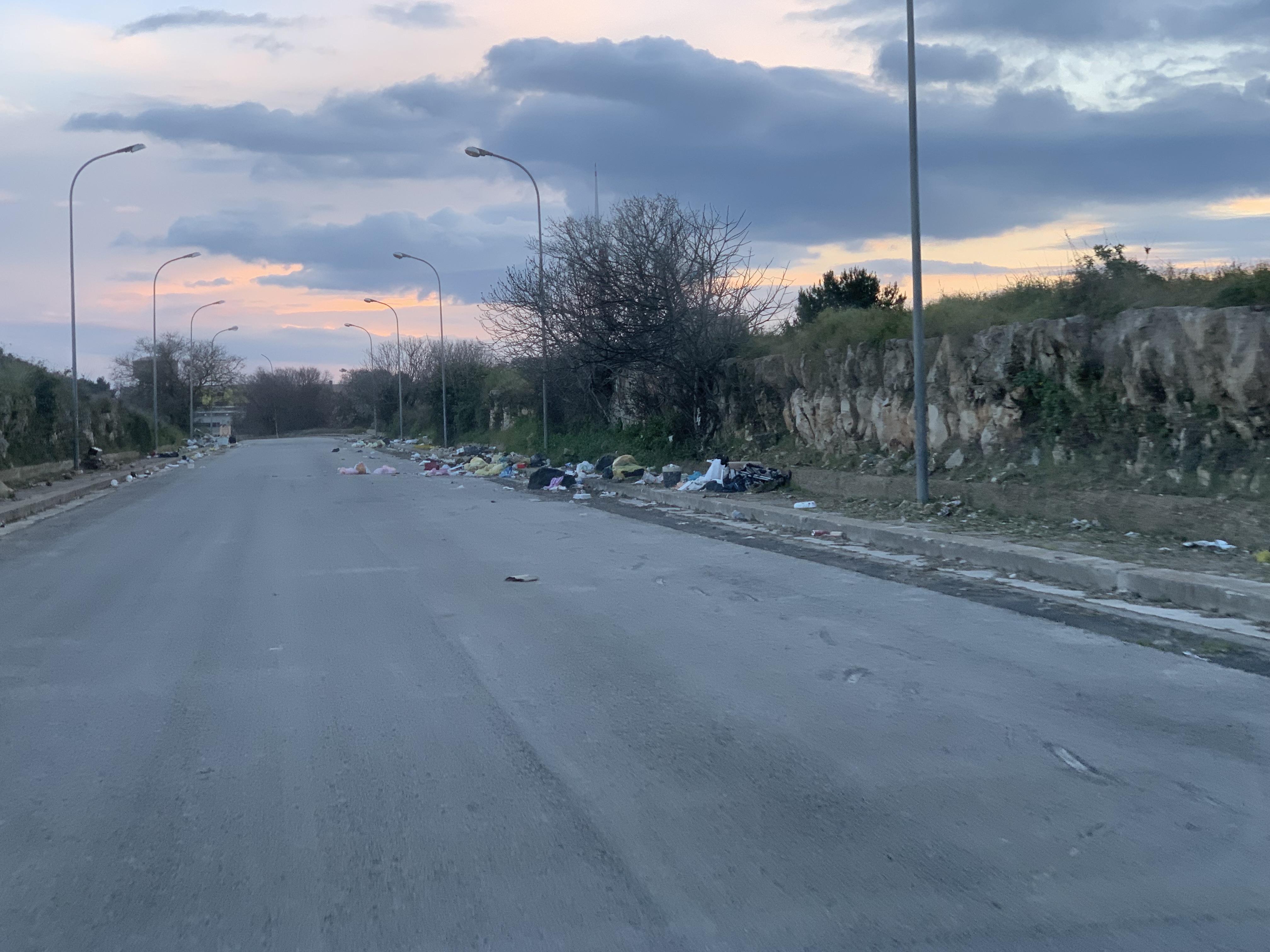 La strada della vergogna in contrada Selvaggio a Ragusa