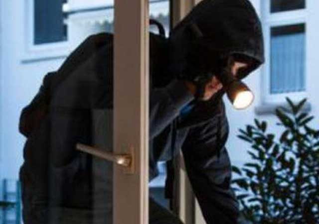 Clima di terrore alla periferia di Ragusa, ladri entrano in casa, picchiano i proprietari e rubano