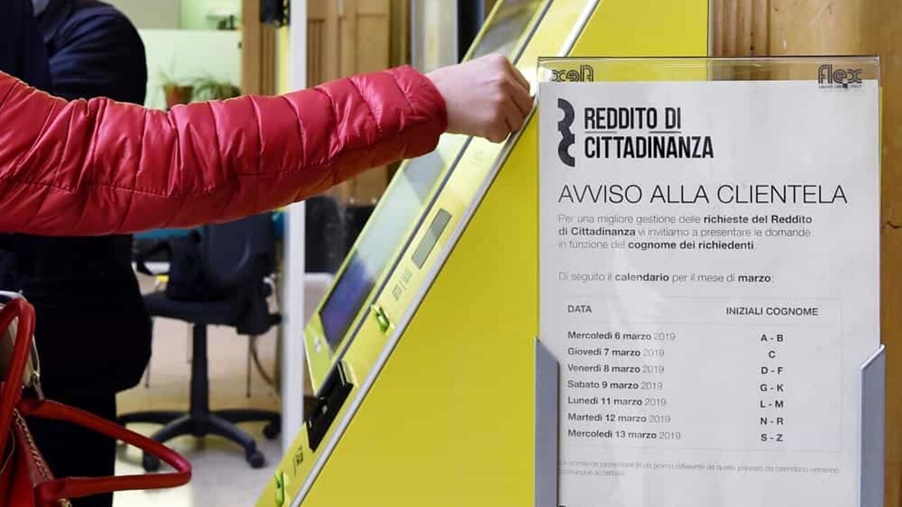Come cambierà il reddito di cittadinanza dal 2024: importi più bassi