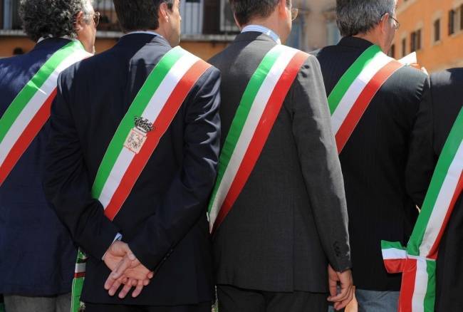 Legittimi i limiti per i mandati dei sindaci. A dirlo la Corte Costituzionale