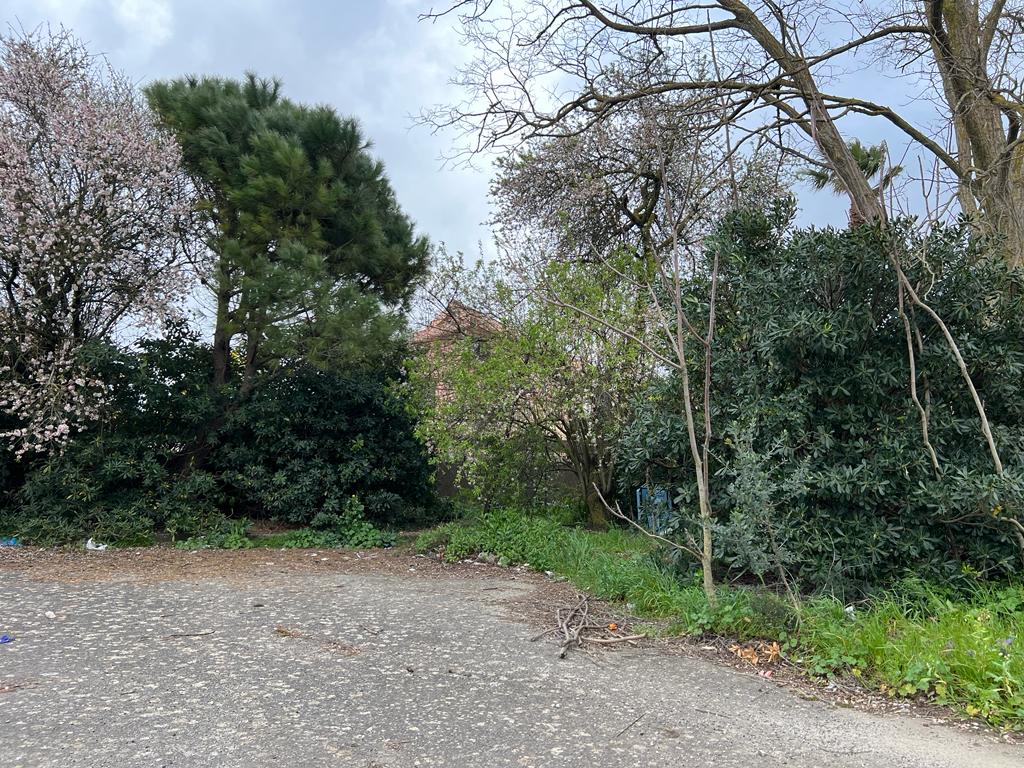 La piazzetta di via Eugenio Montale a Ragusa in totale degrado