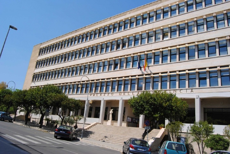 Ragusa, concorsi revocati alla provincia regionale: stop alle assunzioni dopo giornate infuocate