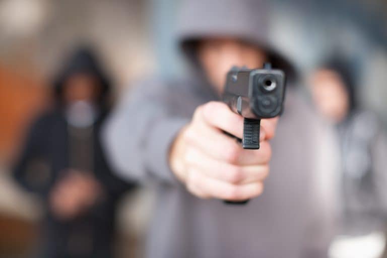 Ex compagno spara al nuovo fidanzato: preso l’uomo che ha fatto fuoco a Costa Esperia
