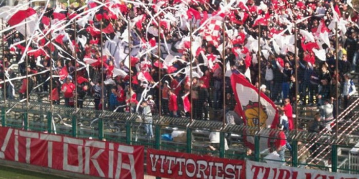 Il Vittoria Calcio ottiene la riduzione della squalifica del campo a una sola giornata. Parzialmente accolto il ricorso