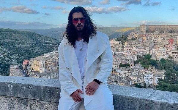 Can Yaman, dopo essere stato a Ragusa: “La Sicilia mi è rimasta nel cuore”