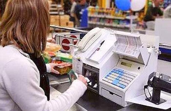Nel mondo si discute di settimana lavorativa di 4 giorni e in Italia c’è gente costretta a lavorare per le feste comandate