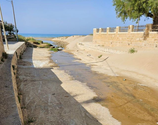 Una timida Bandiera Verde sventola sulla spiaggia di Sampieri. Ma Scicli vorrebbe di più, la Bandiera Blu