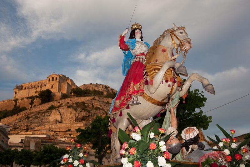 Madonna delle Milizie: arte in strada a Scicli con dodici pittrici