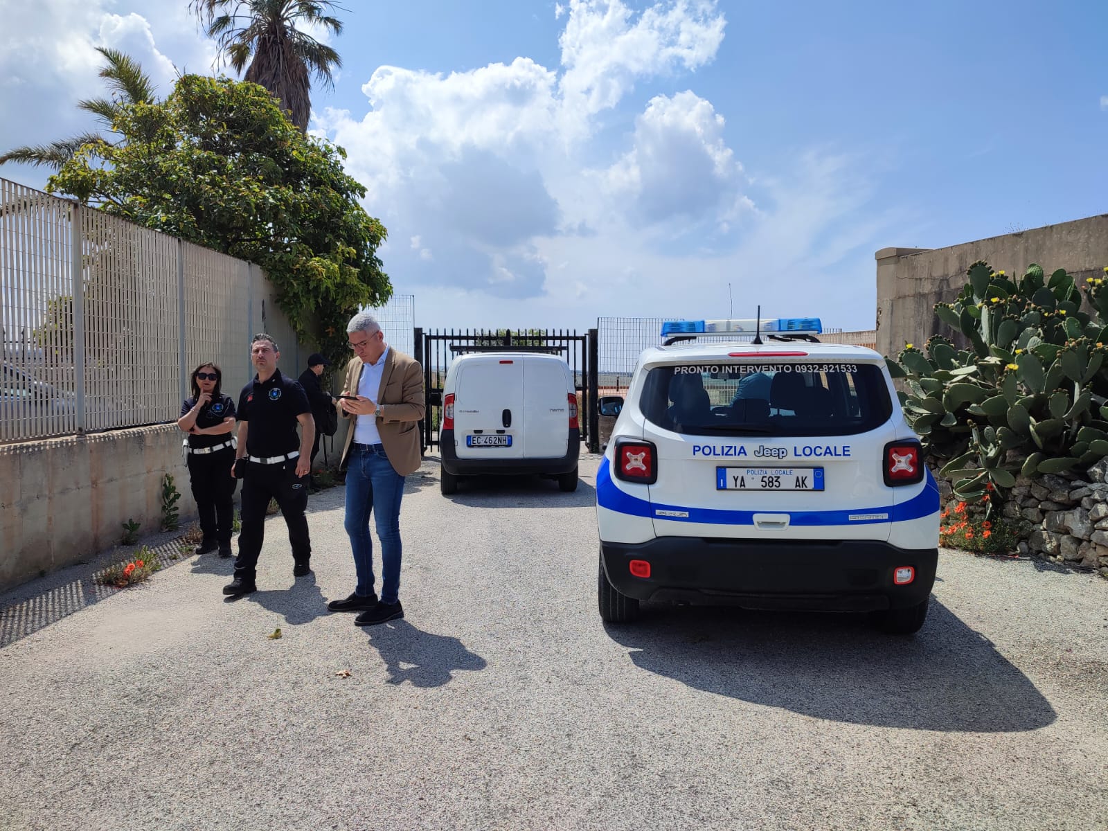 Santa Croce: la Mediale non lascia, forzati gli ingressi. Da domani Iblea Acque gestirà gli impianti. FOTO E VIDEO