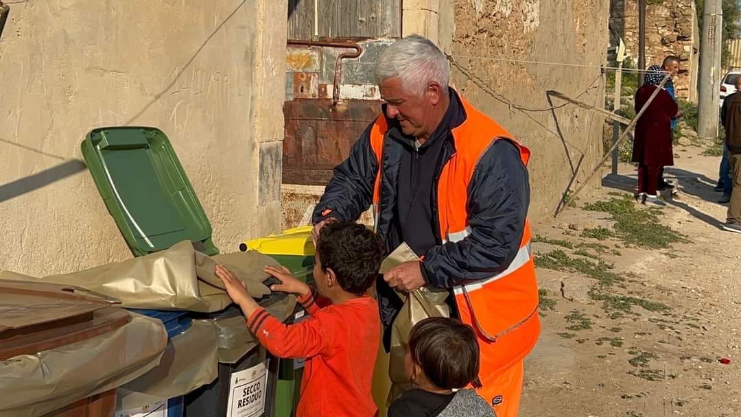 Da Alcerito, nel Vittoriese, un progetto pilota con volantini in lingua araba per costruire un ambiente pulito