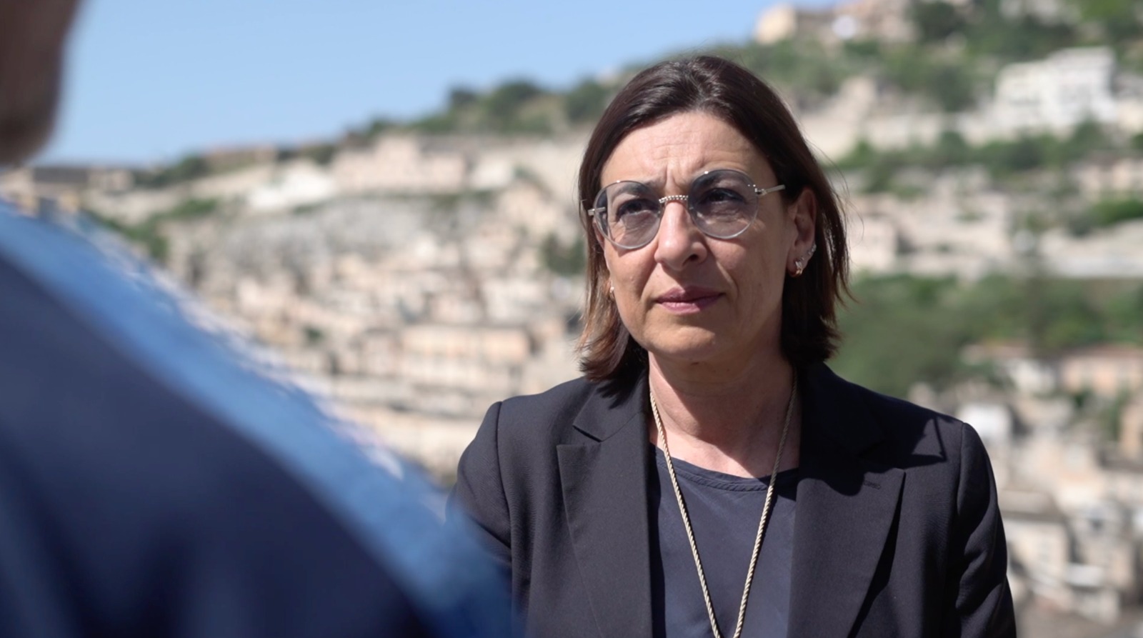 Insulti social al sindaco di Modica per la mancata chiusura delle scuole: “Segnale di degrado educativo”