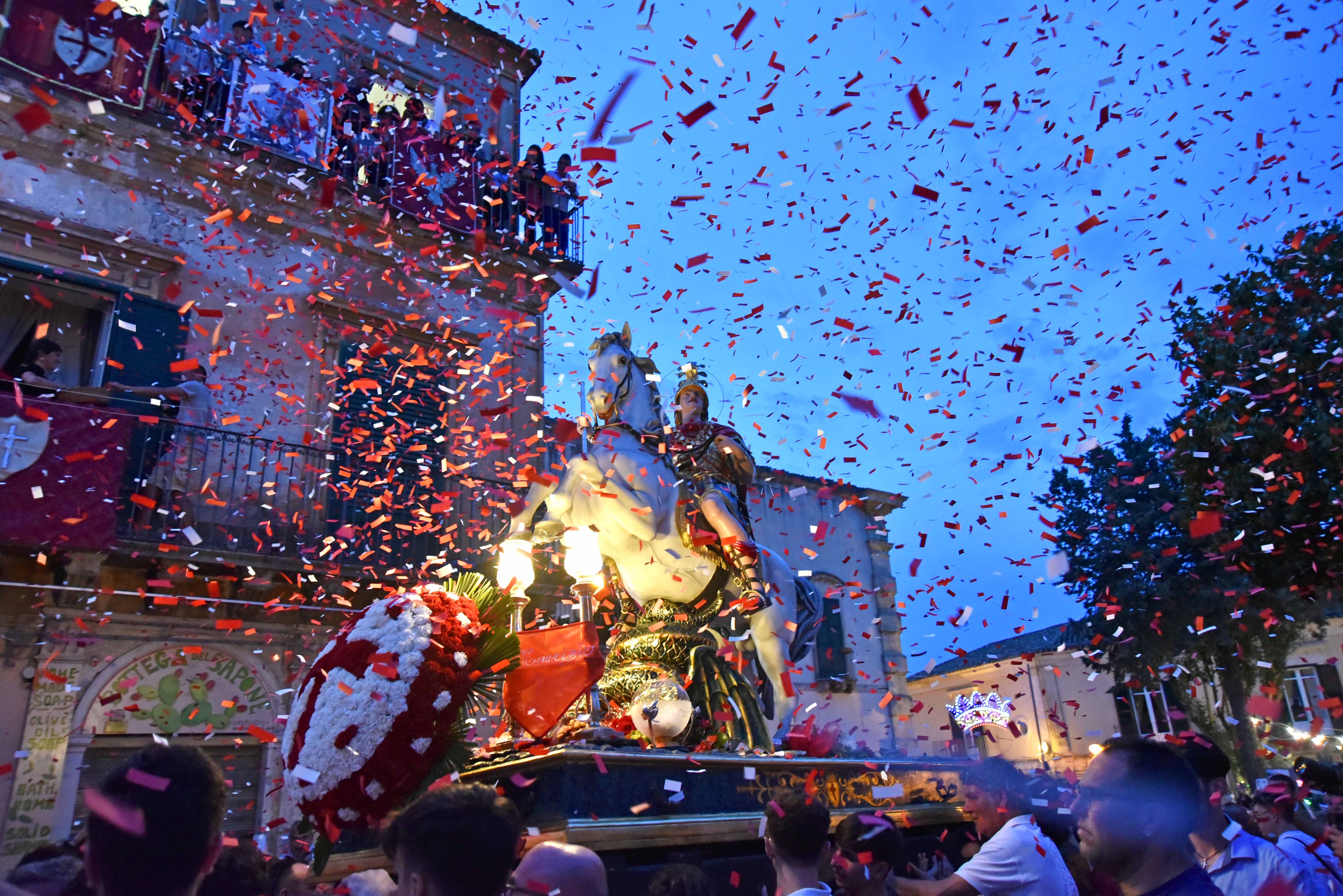 Festa di San Giorgio: il martirio vivente affascina