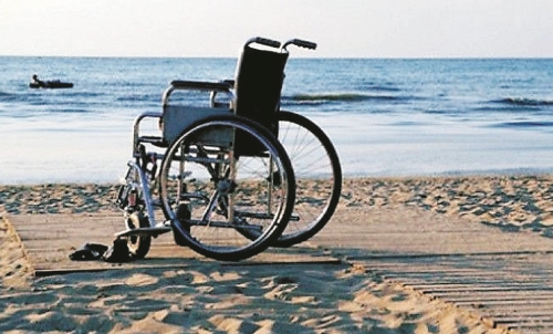 “Mare senza frontiere” torna in provincia di Ragusa: spiagge accessibili per le persone con disabilità