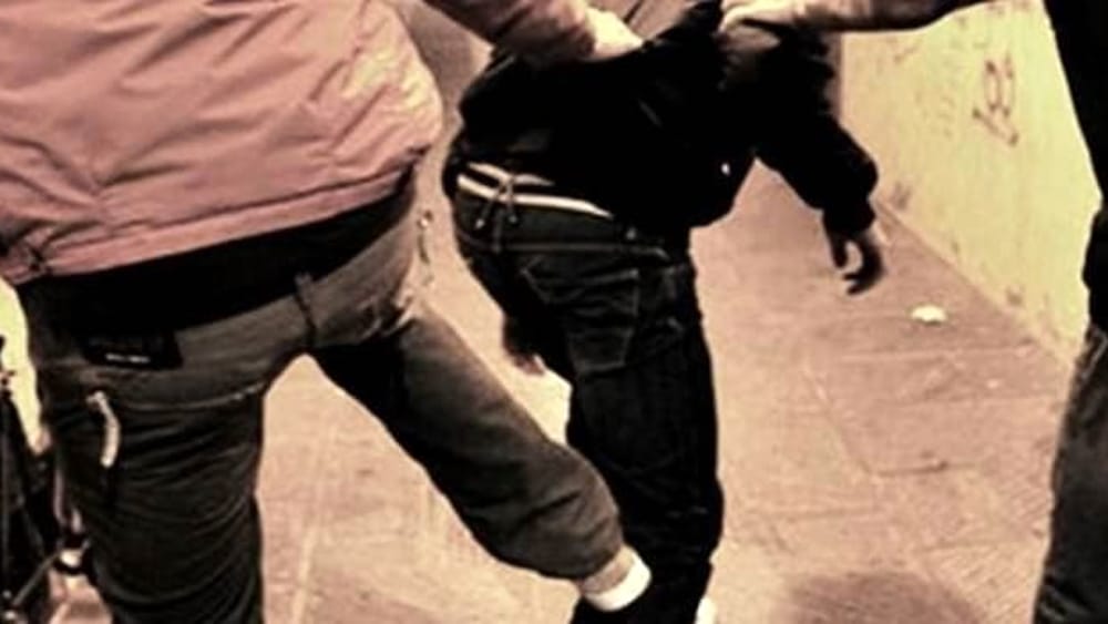 Rissa in via Cavour a Vittoria, egiziano si scaglia anche contro la polizia