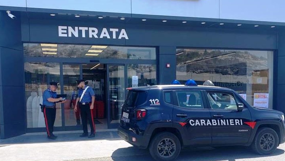 Ispica: rumeno violento davanti ai supermercati. Continue minacce ai dipendenti e ai clienti. Arrestato