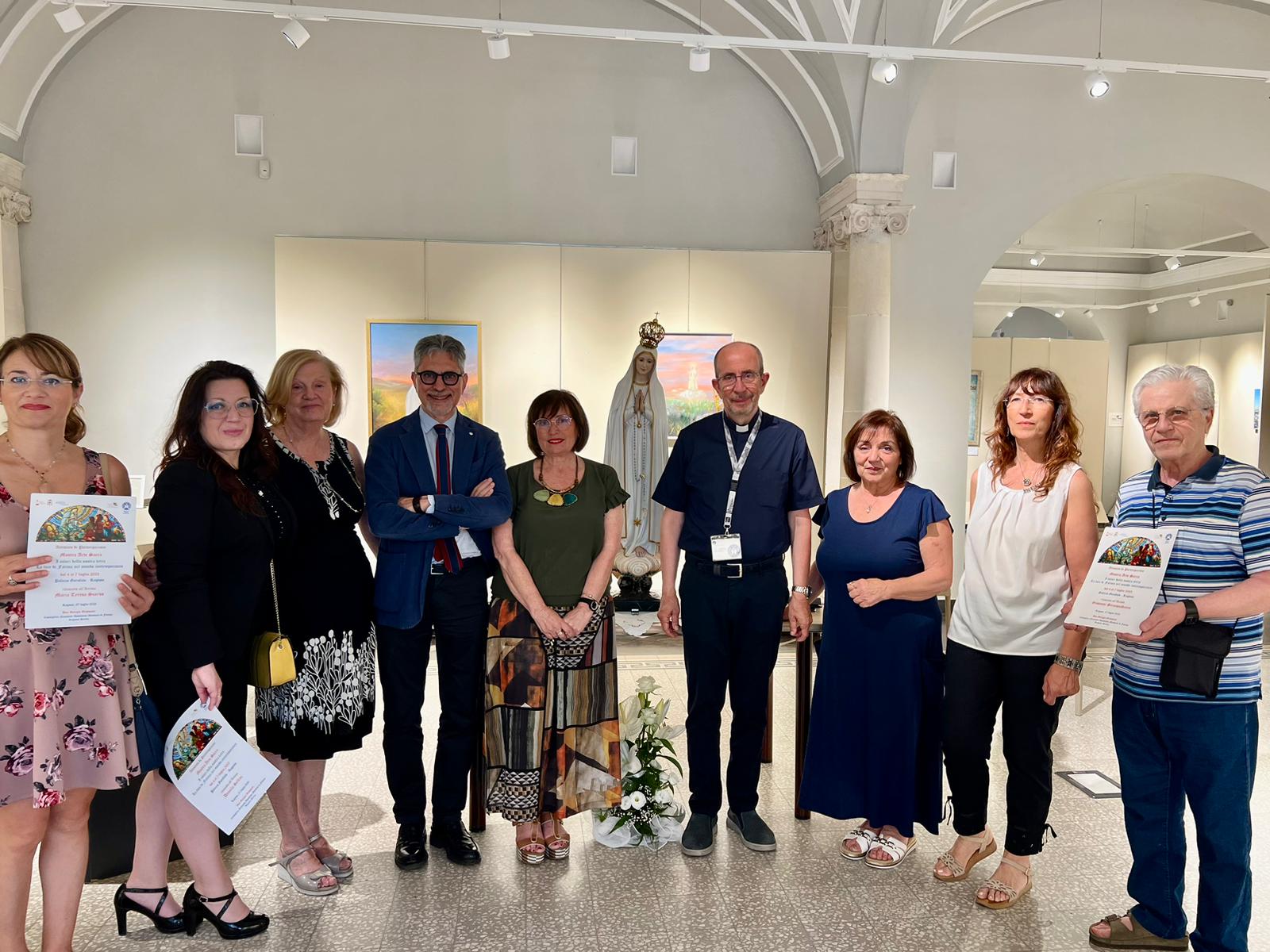 I colori della madonna di Fatima in una mostra d’arte a Ragusa