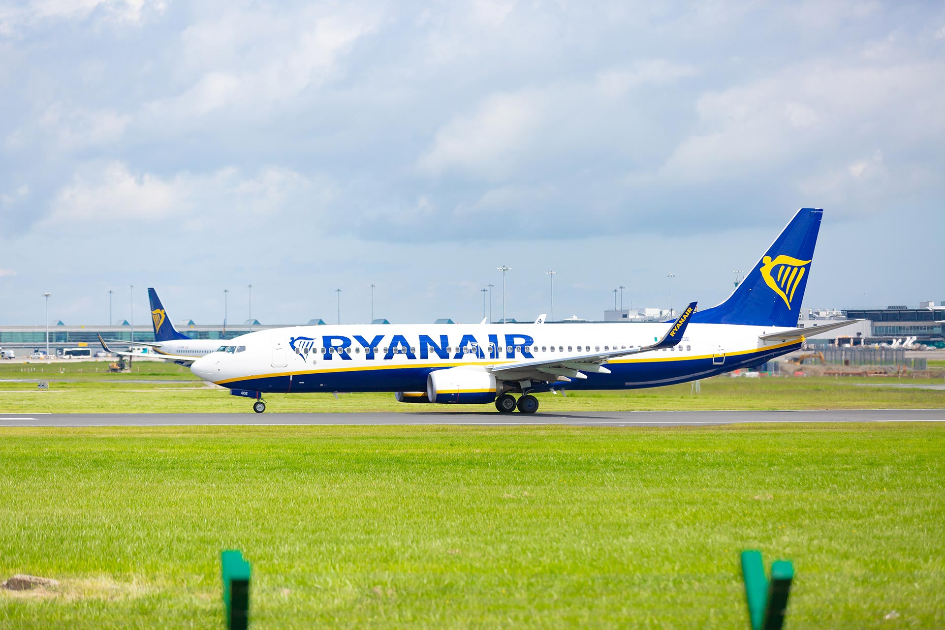 Ryanair attacca la Regione Sicilia: “Senza l’abolizione della tassa di soggiorno, nessun investimento su Comiso”. Replica della Regione