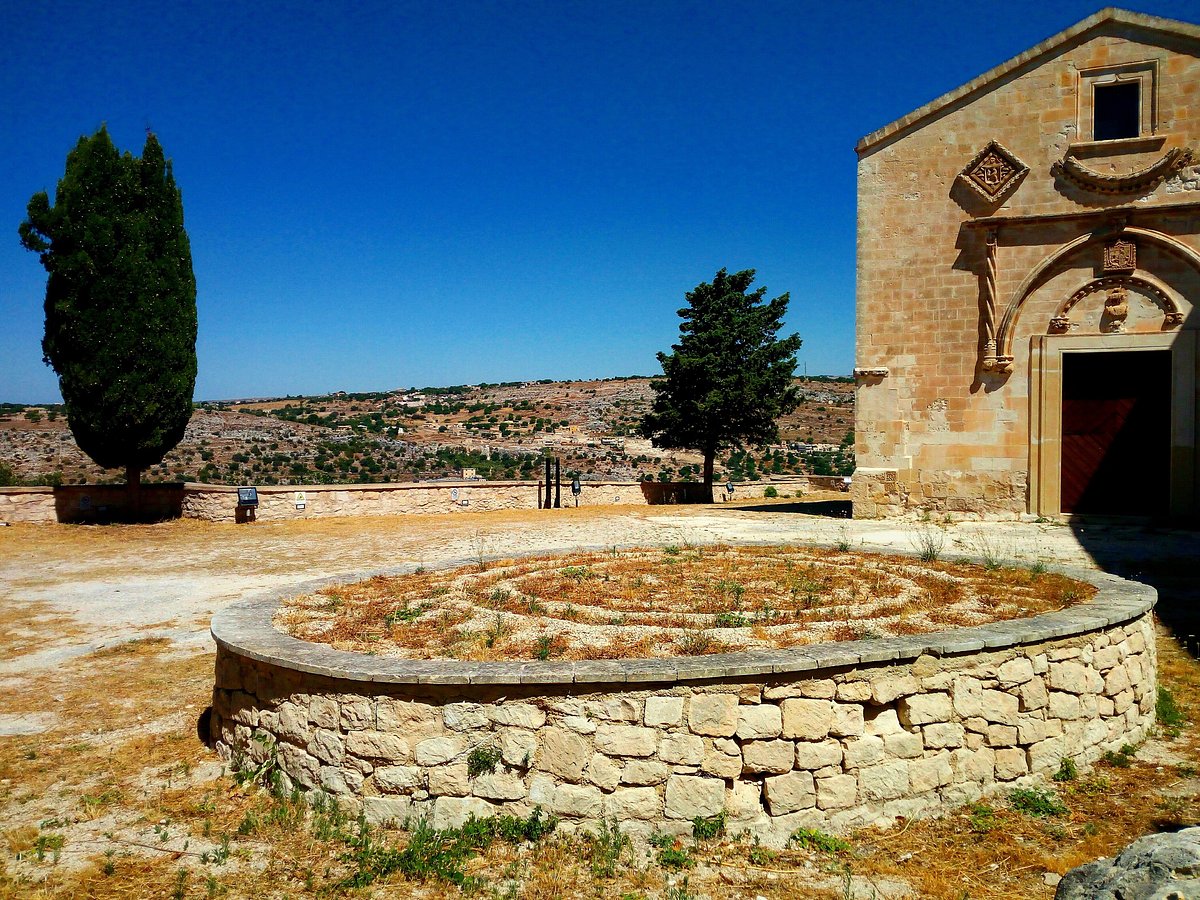 Passaggi a Sud-Est. Dodici fotografi sul territorio degli Iblei in mostra  fino al 3 settembre al Convento della Croce a Scicli