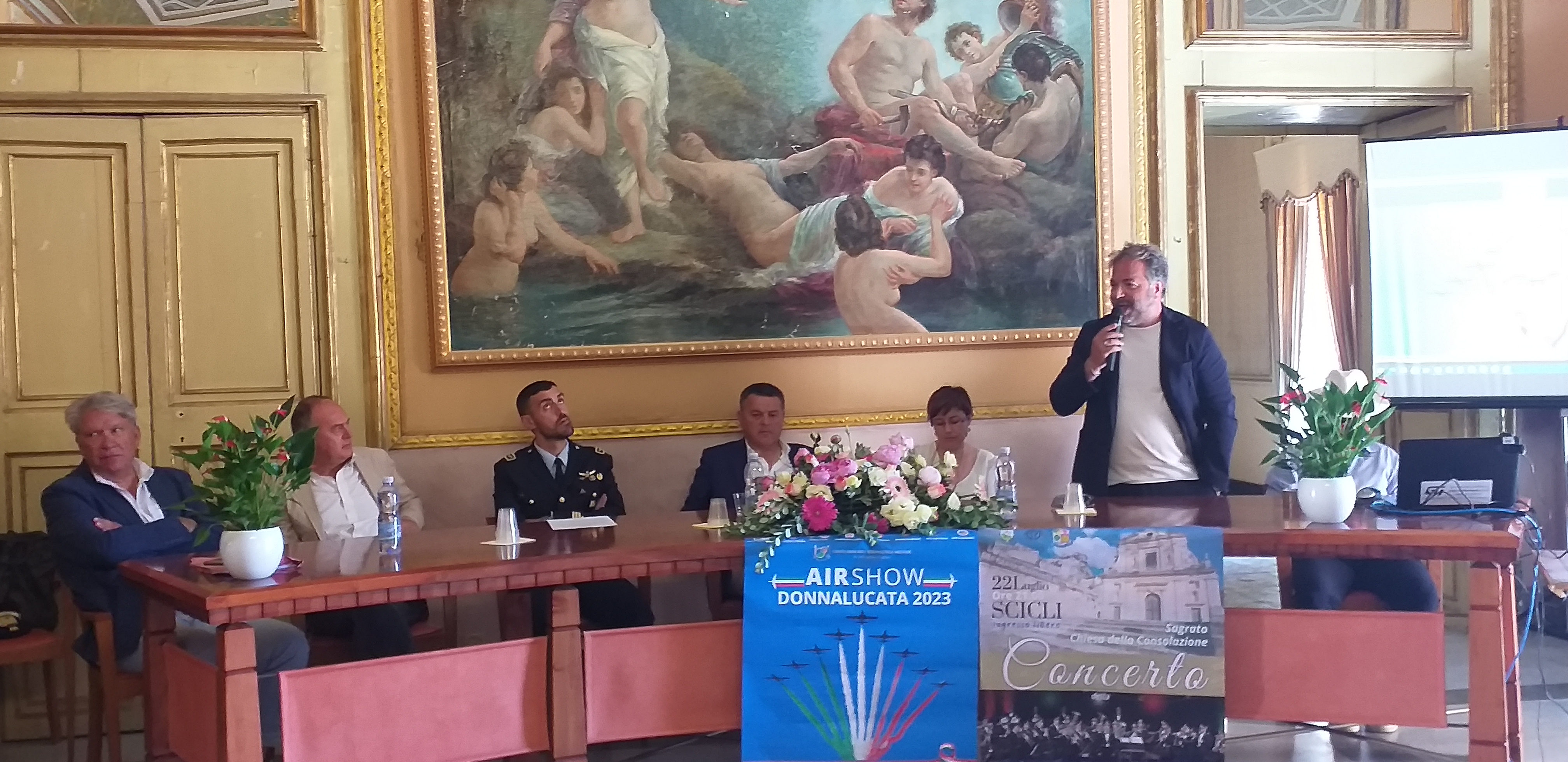 Le Frecce Tricolori nel cielo di Donnalucata. Due giorni di festa per i cento anni dell’Aeronautica