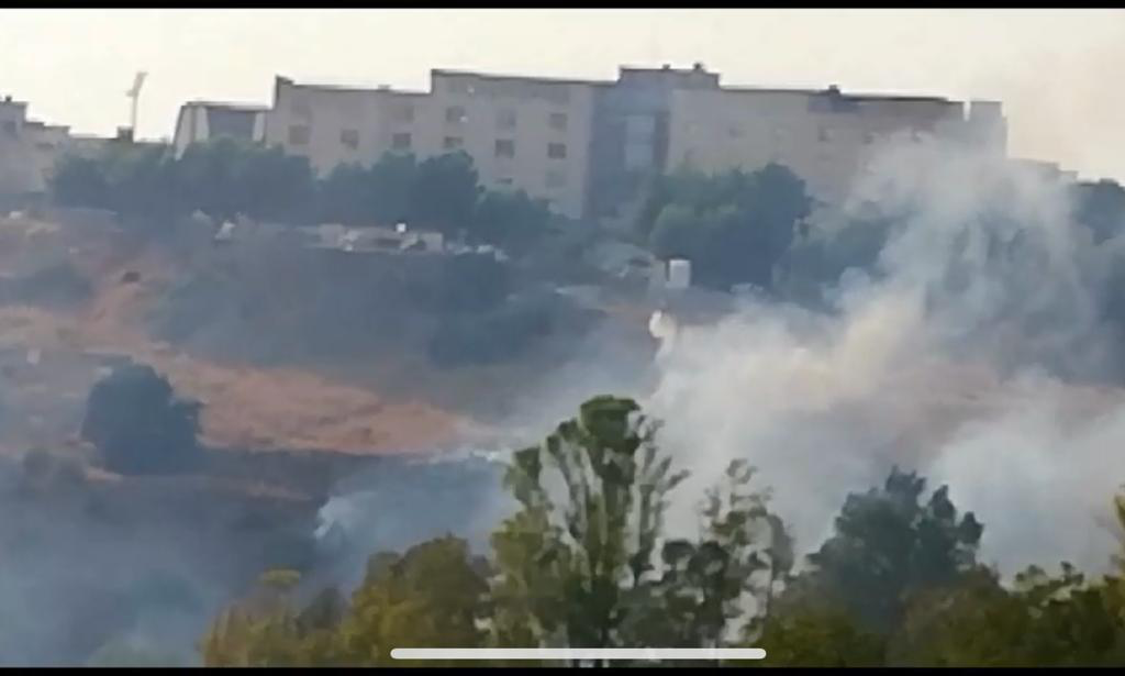 Vasto incendio lambisce ospedale a Vittoria