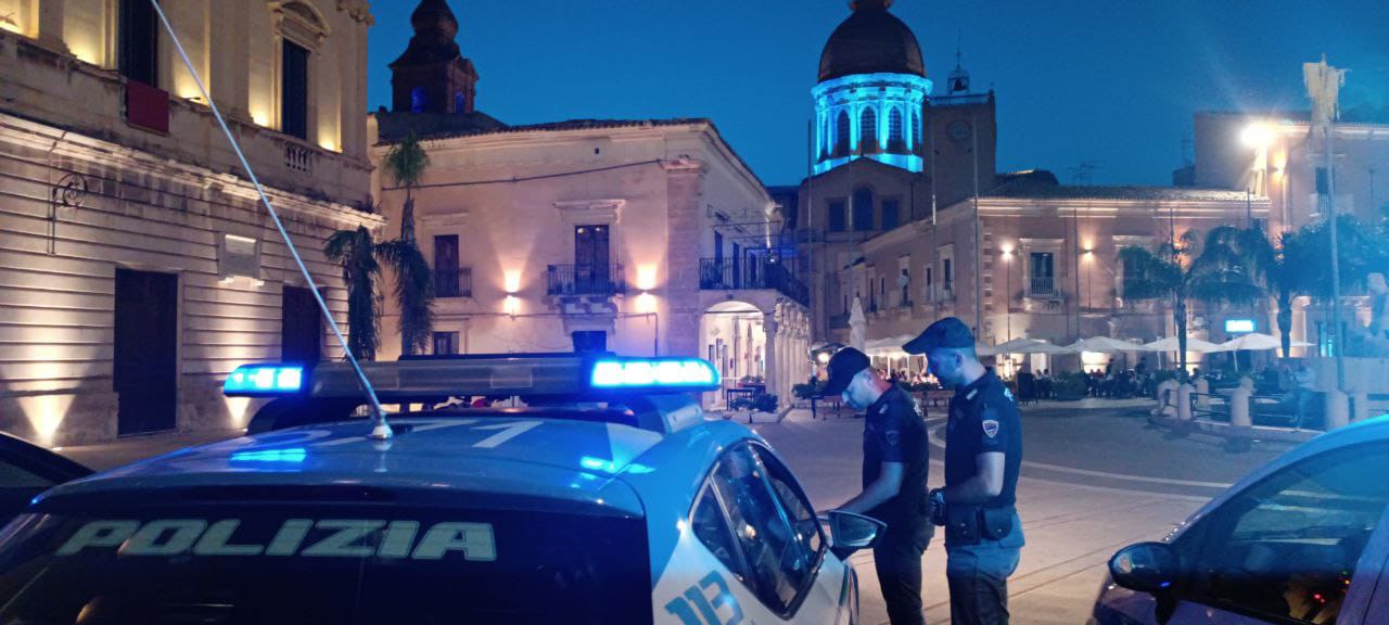 Comiso: scoperta marijuana in casa di una coppia di italiani. Denunciati