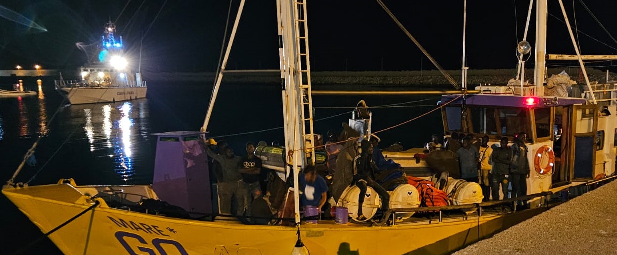Due fratelli e 10 bambini soli, tra le persone sbarcate stanotte a Pozzallo