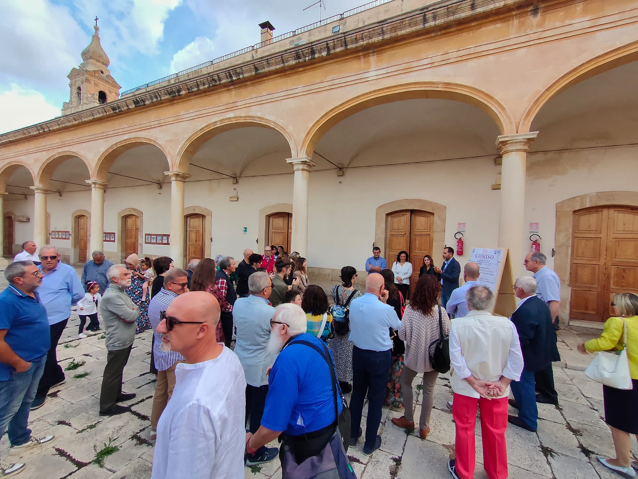 Residenza artistica a Comiso per raccontare la città: bando aperto per 15 persone, tra scrittori e fotografi