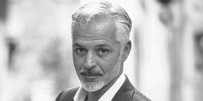 Lo spettacolo sposa la solidarietà. A Sampieri domani sera “Novecento” di Alessandro Baricco con Fabrizio Pinzauti
