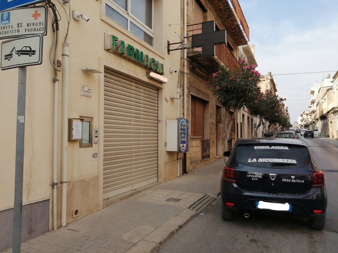 Ladri acrobati: tentano di rubare in una farmacia di Vittoria entrando da una finestra