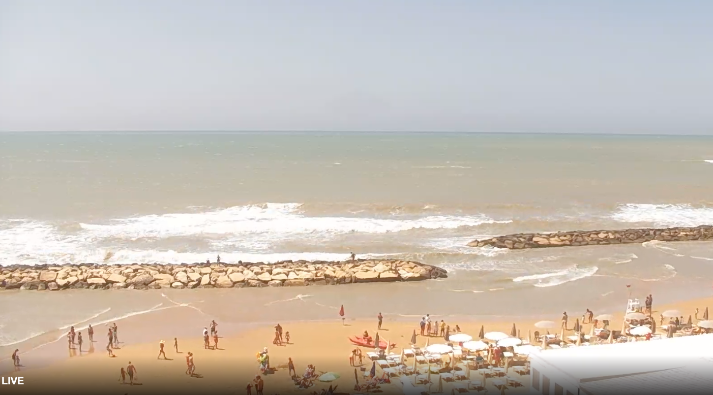 Mare mosso e vento forte: primo week-end d’agosto rovinato. Super lavoro per i bagnini e scarsa responsabilità di alcuni giovani. Ecco le previsioni
