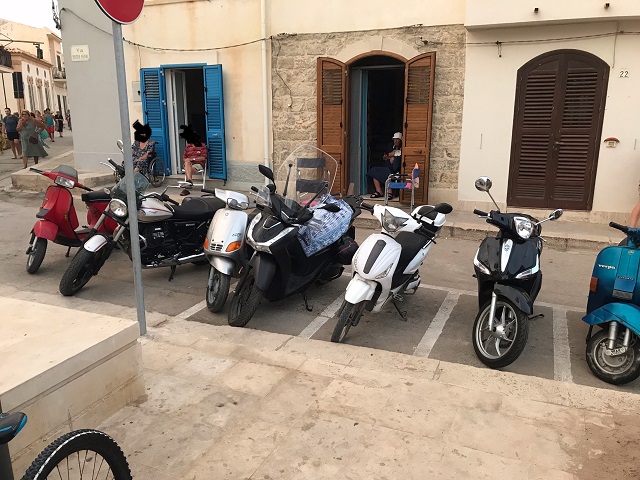 Parcheggi, viabilità, zone blu e diritti dei disabili. A Punta Secca, lettera aperta di un cittadino