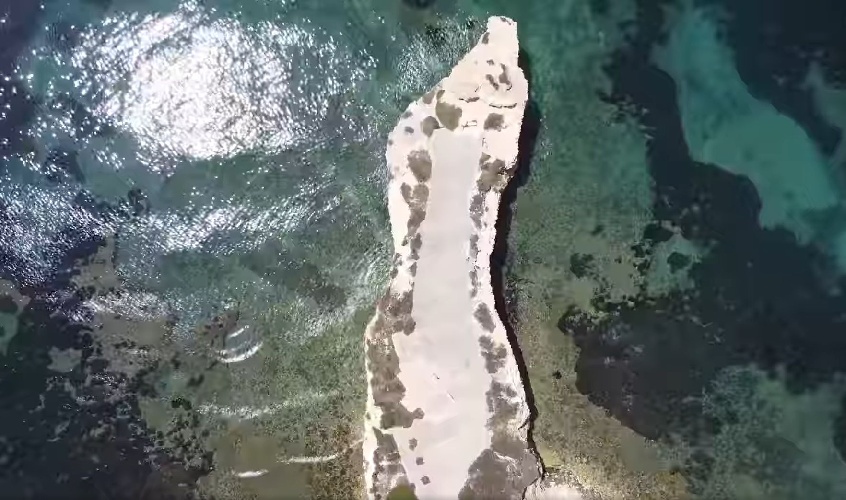 Un oggetto metallico di grosse dimensioni nel mare di Punta Castellazzo in territorio di Ispica. Un ordigno bellico? Interdetta l’area