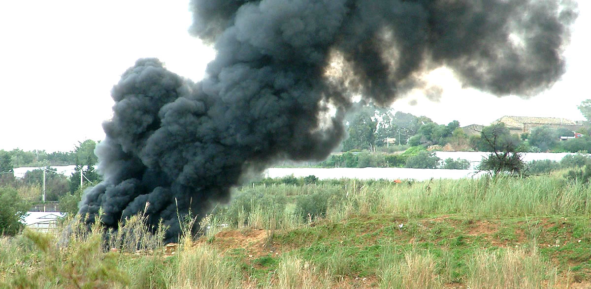 Fumarole a Scoglitti: denunciati tre amministratori di una cooperativa agricola